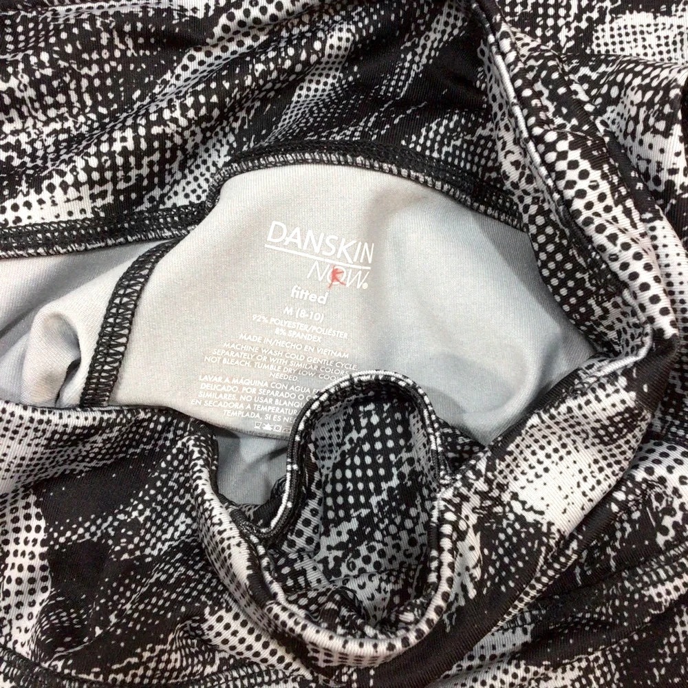 Danskin Now Black & Gray Capri Leggings with pocket - Size Medium (8-10) - Picture 10 of 10